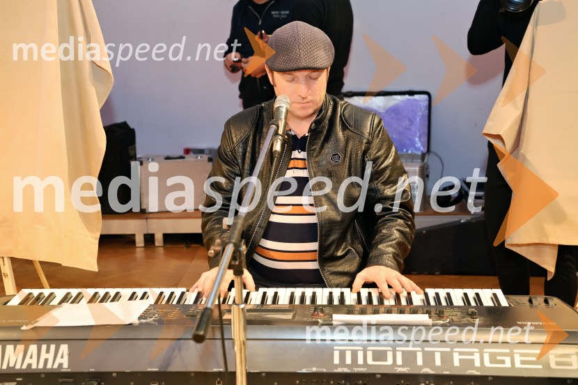  Franjo  Oset, glasbenik, skupina ModrijaniModrijani, koncert ob 25-letnici glasbene poti