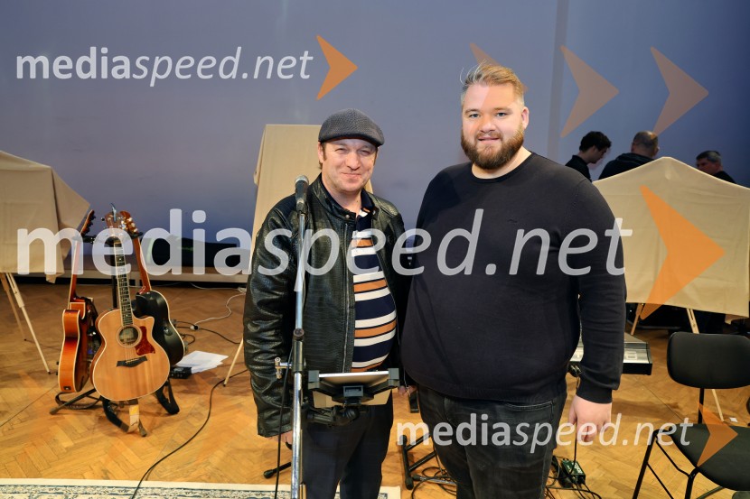  Franjo  Oset, glasbenik, skupina Modrijani;  Rok Švab, glasbenik, skupina ModrijaniModrijani, koncert ob 25-letnici glasbene poti