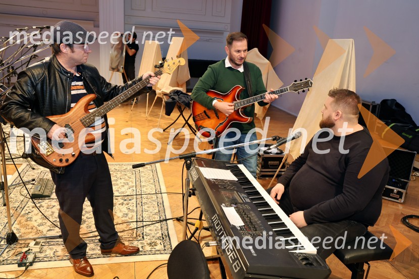  Franjo  Oset, glasbenik, skupina Modrijani;  Peter Oset, glasbenik, skupina Modrijani;  Rok Švab, glasbenik, skupina ModrijaniModrijani, koncert ob 25-letnici glasbene poti