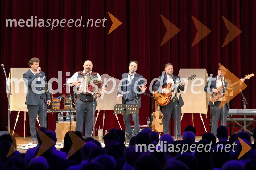  Sergije Lugovski, pevec;  Rok Švab, glasbenik, skupina Modrijani;  Blaž Švab, pevec, skupina Modrijani, voditelj;  Peter Oset, glasbenik, skupina Modrijani;  Franjo  Oset, glasbenik, skupina ModrijaniModrijani, koncert ob 25-letnici glasbene poti