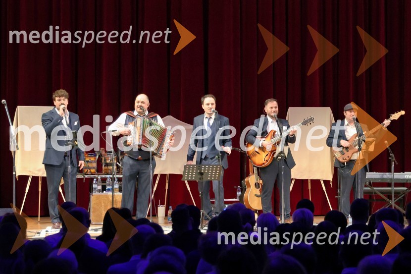  Sergije Lugovski, pevec;  Rok Švab, glasbenik, skupina Modrijani;  Blaž Švab, pevec, skupina Modrijani, voditelj;  Peter Oset, glasbenik, skupina Modrijani;  Franjo  Oset, glasbenik, skupina ModrijaniModrijani, koncert ob 25-letnici glasbene poti