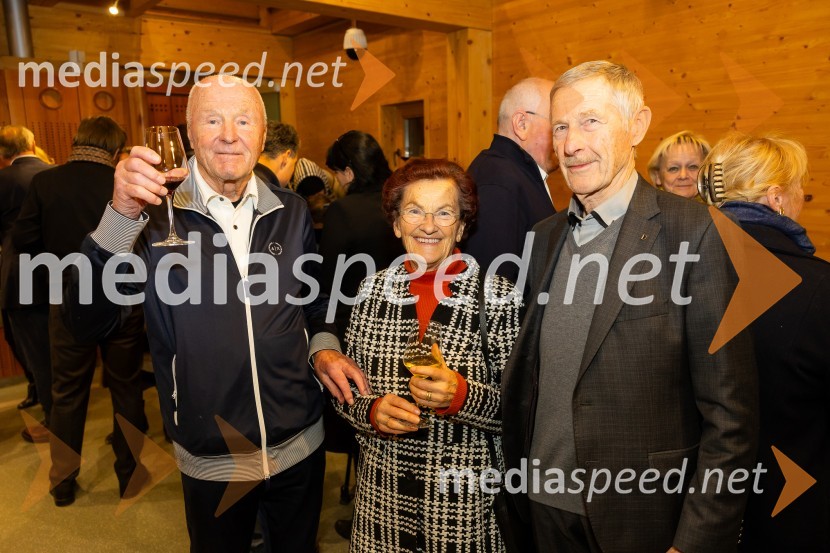  Božo Dimnik, lobist in poslovnež, častni konzul Hrvaške;  ... ;  ... Iskrivo v živo: gost v skednju Škrabčeve domačije zasl. prof. dr. Danilo Türk