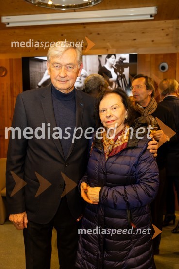  Danilo Türk, nekdanji predsednik Republike Slovenije;  Barbara Miklič TürkIskrivo v živo: gost v skednju Škrabčeve domačije zasl. prof. dr. Danilo Türk