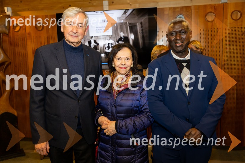  ... ;  Danilo Türk, nekdanji predsednik Republike Slovenije;  Barbara Miklič TürkIskrivo v živo: gost v skednju Škrabčeve domačije zasl. prof. dr. Danilo Türk