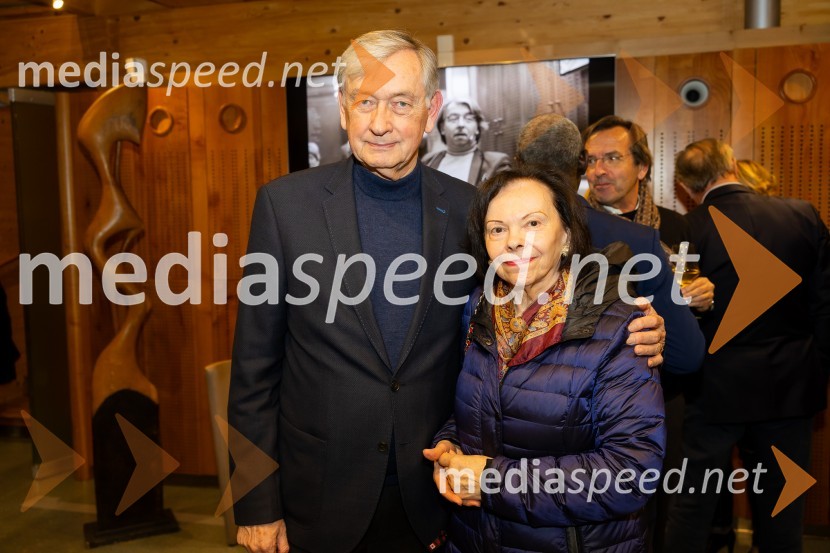  Danilo Türk, nekdanji predsednik Republike Slovenije;  Barbara Miklič TürkIskrivo v živo: gost v skednju Škrabčeve domačije zasl. prof. dr. Danilo Türk