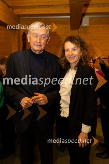  Danilo Türk, nekdanji predsednik Republike Slovenije;  Polona Lovšin, vodja komunikacij, Riko d.o.o.Iskrivo v živo: gost v skednju Škrabčeve domačije zasl. prof. dr. Danilo Türk