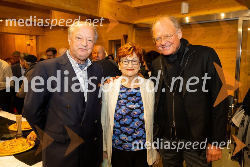  Anton Papež, globalni vodja in soustanovitelj podjetja Interenergo;  Janez  Škrabec, direktor Riko d.o.o.;  ... Iskrivo v živo: gost v skednju Škrabčeve domačije zasl. prof. dr. Danilo Türk