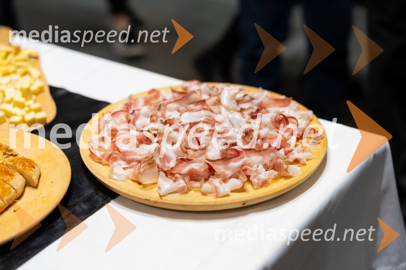 Iskrivo v živo: gost v skednju Škrabčeve domačije zasl. prof. dr. Danilo Türk