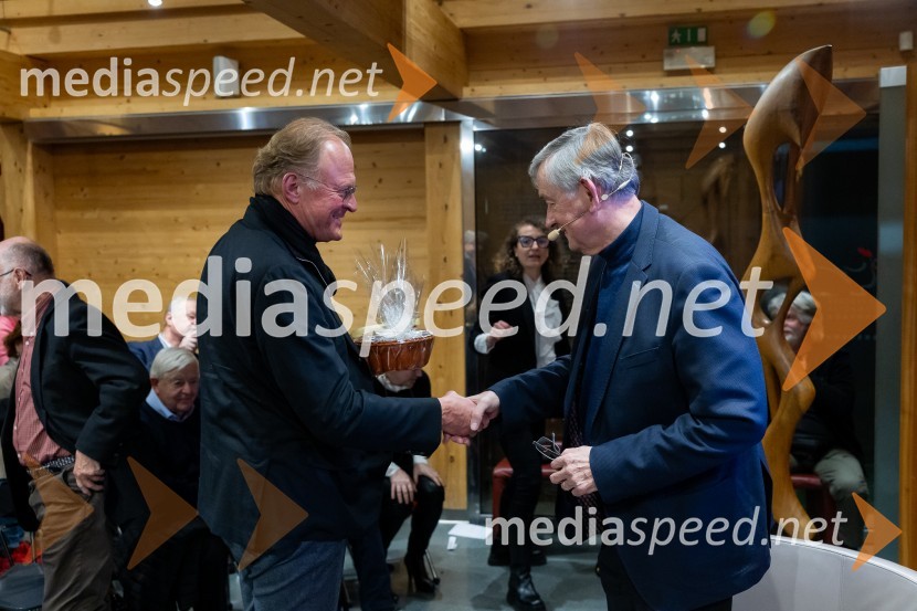  Janez  Škrabec, direktor Riko d.o.o.;  Danilo Türk, nekdanji predsednik Republike SlovenijeIskrivo v živo: gost v skednju Škrabčeve domačije zasl. prof. dr. Danilo Türk