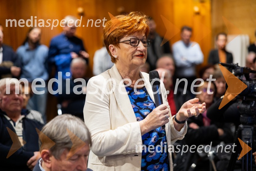  ... ;  Urška Derganc;  ... Iskrivo v živo: gost v skednju Škrabčeve domačije zasl. prof. dr. Danilo Türk