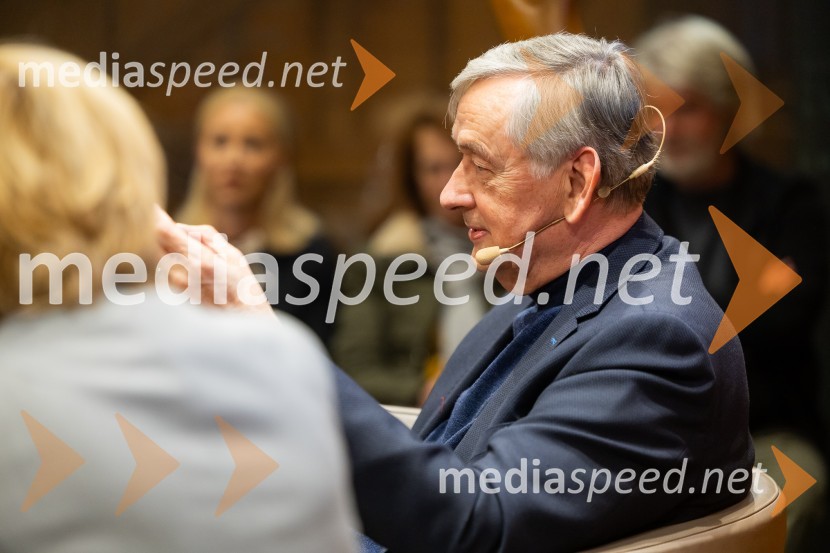  Danilo Türk, nekdanji predsednik Republike SlovenijeIskrivo v živo: gost v skednju Škrabčeve domačije zasl. prof. dr. Danilo Türk