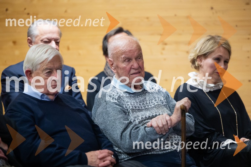  Stanislav  Škrabec, nekdanji direktor, Riko Ribnica;  Milan Kučan, nekdanji predsednik Republike Slovenije;  ... Iskrivo v živo: gost v skednju Škrabčeve domačije zasl. prof. dr. Danilo Türk