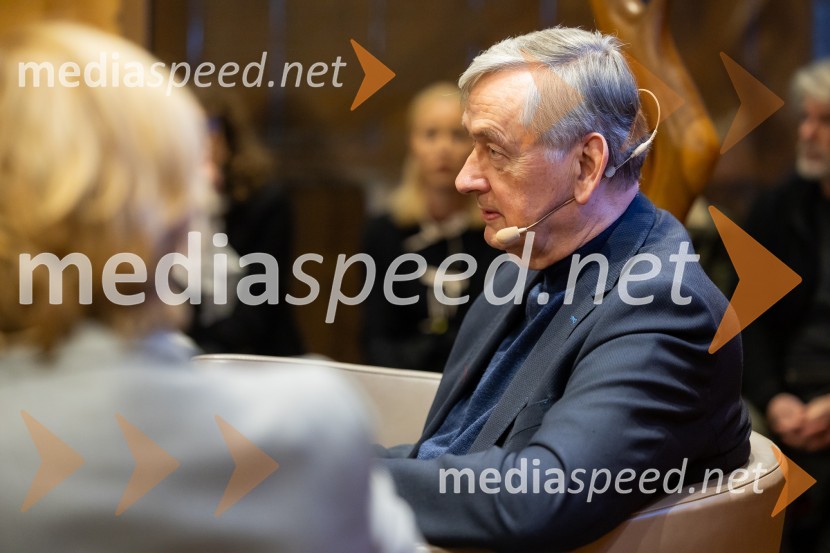  Danilo Türk, nekdanji predsednik Republike SlovenijeIskrivo v živo: gost v skednju Škrabčeve domačije zasl. prof. dr. Danilo Türk