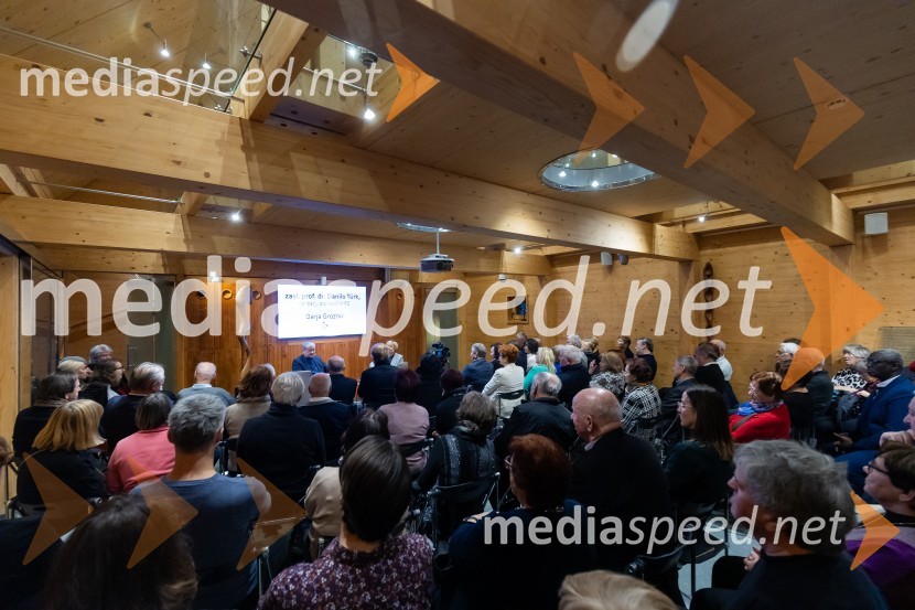 Iskrivo v živo: gost v skednju Škrabčeve domačije zasl. prof. dr. Danilo Türk