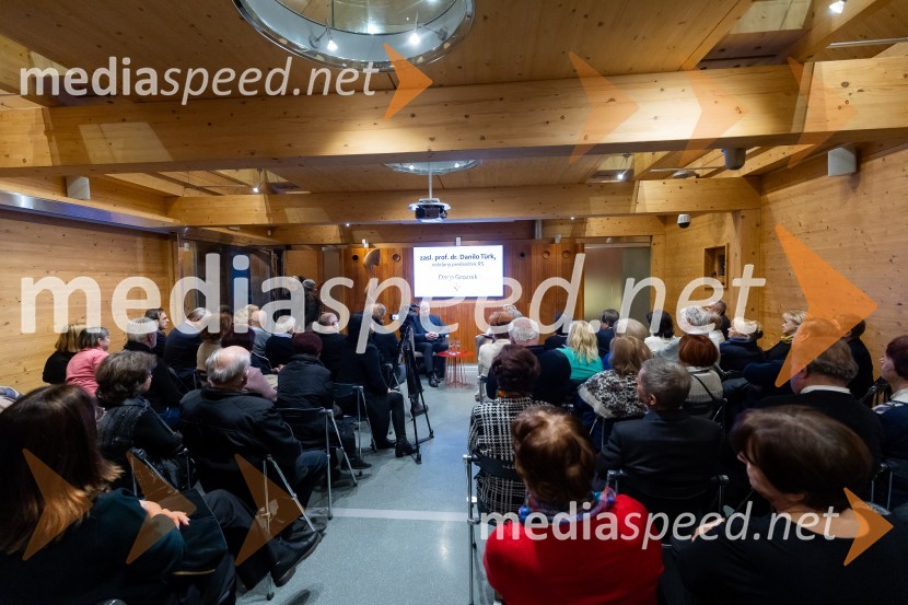 Iskrivo v živo: gost v skednju Škrabčeve domačije zasl. prof. dr. Danilo Türk