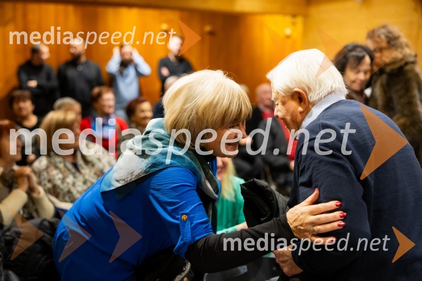  ... ;  Milan Kučan, nekdanji predsednik Republike SlovenijeIskrivo v živo: gost v skednju Škrabčeve domačije zasl. prof. dr. Danilo Türk