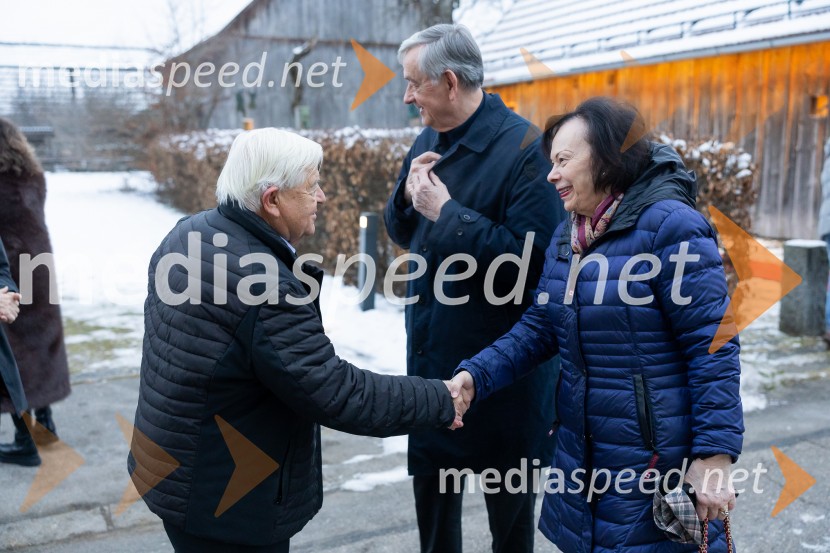  Danilo Türk, nekdanji predsednik Republike Slovenije;  Barbara Miklič TürkIskrivo v živo: gost v skednju Škrabčeve domačije zasl. prof. dr. Danilo Türk