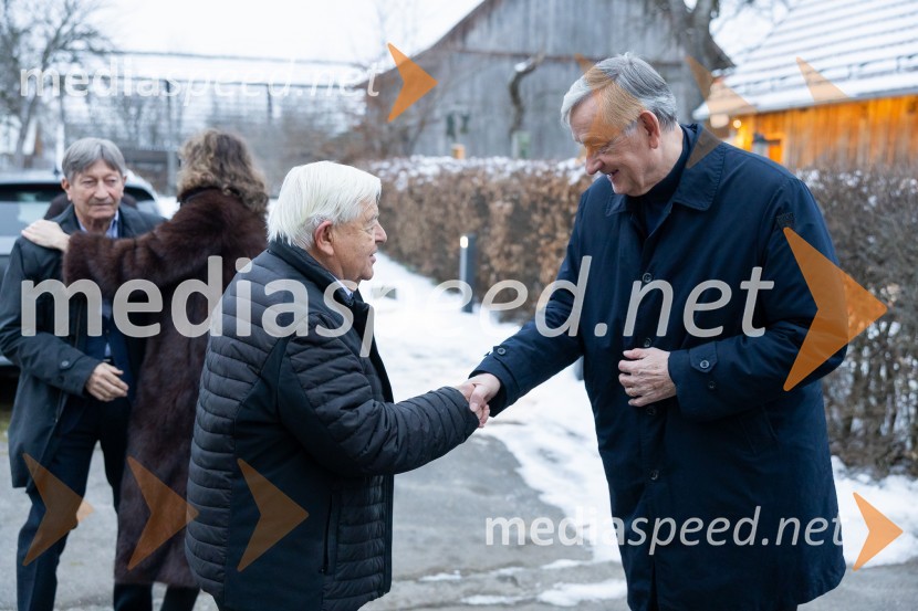  Milan Kučan, nekdanji predsednik Republike Slovenije;  Danilo Türk, nekdanji predsednik Republike SlovenijeIskrivo v živo: gost v skednju Škrabčeve domačije zasl. prof. dr. Danilo Türk