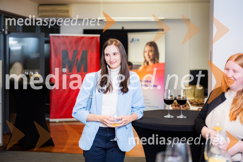  Kristina Perovšek, Marketing Mentors;  Ana RoblekLondonska šola za odnose z javnostmi (LSPR), podelitev diplom 2024