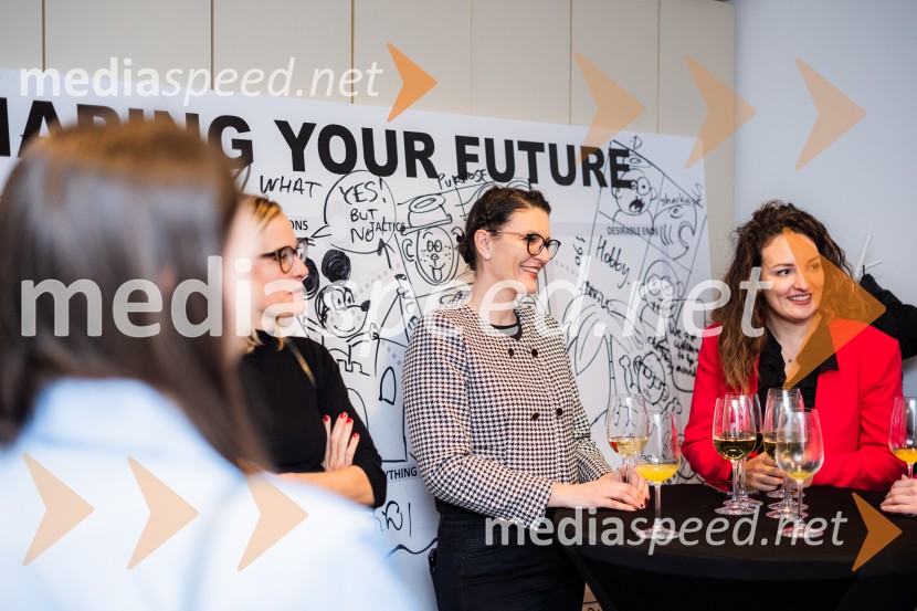  Ana Nađ;  Sandra  Ezgeta Jurišić;  Amela KujovićLondonska šola za odnose z javnostmi (LSPR), podelitev diplom 2024