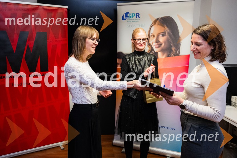  Mateja Repovž, namestnica direktorice na Marketing magazinu in direktorica DIGGIT;  Karolina Marolt, vodja marketinga, Curaprox Slovenija in predavateljica na šoli LSPR;  Martina GajšekLondonska šola za odnose z javnostmi (LSPR), podelitev diplom 2024