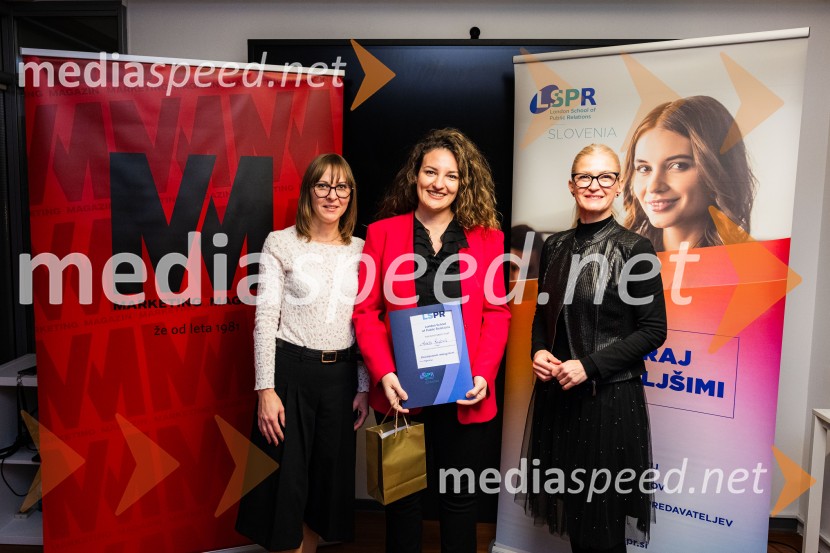  Mateja Repovž, namestnica direktorice na Marketing magazinu in direktorica DIGGIT;  Amela Kujović;  Karolina Marolt, vodja marketinga, Curaprox Slovenija in predavateljica na šoli LSPRLondonska šola za odnose z javnostmi (LSPR), podelitev diplom 2024