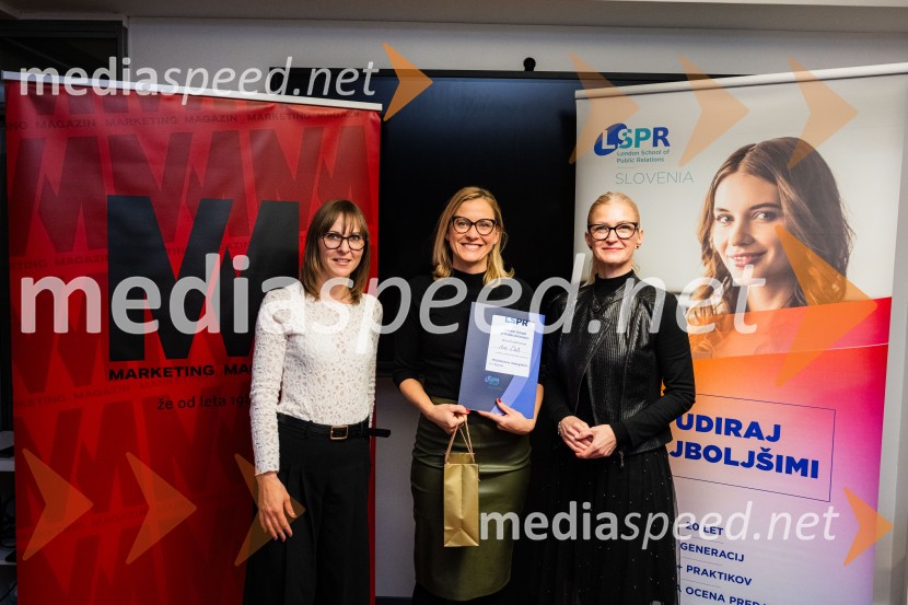  Mateja Repovž, namestnica direktorice na Marketing magazinu in direktorica DIGGIT;  Ana Nađ;  Karolina Marolt, vodja marketinga, Curaprox Slovenija in predavateljica na šoli LSPRLondonska šola za odnose z javnostmi (LSPR), podelitev diplom 2024