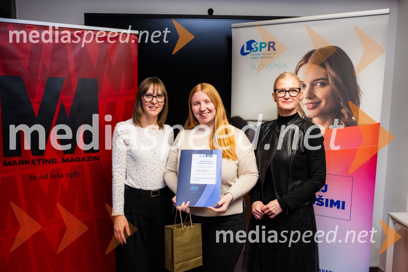  Mateja Repovž, namestnica direktorice na Marketing magazinu in direktorica DIGGIT;  Ana Roblek;  Karolina Marolt, vodja marketinga, Curaprox Slovenija in predavateljica na šoli LSPRLondonska šola za odnose z javnostmi (LSPR), podelitev diplom 2024