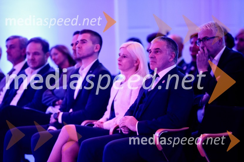  Ksenija Klampfer, ministrica za digitalno preobrazbo;  Marko Lotrič, predsednik, Državni svetFranjo Bobinac je prejemnik priznanja za življenjsko delo na področju managementa 2024