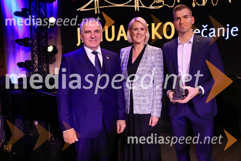  Marko Lotrič, predsednik, Državni svet;  Petra Juvančič, izvršna direktorica, Združenje Manager;  Samo Kumar, generalni direktor podjetja Bankart ter mladi manager leta 2024Franjo Bobinac je prejemnik priznanja za življenjsko delo na področju managementa 2024