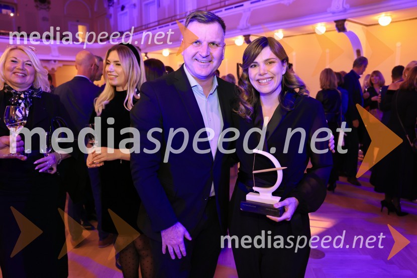 dr. Simon Rečnik, direktor Trdnih izdelkov in član uprave Leka d.d.;  Maja Brelih Lotrič, direktorica, Lotrič MeroslovjeFranjo Bobinac je prejemnik priznanja za življenjsko delo na področju managementa 2024