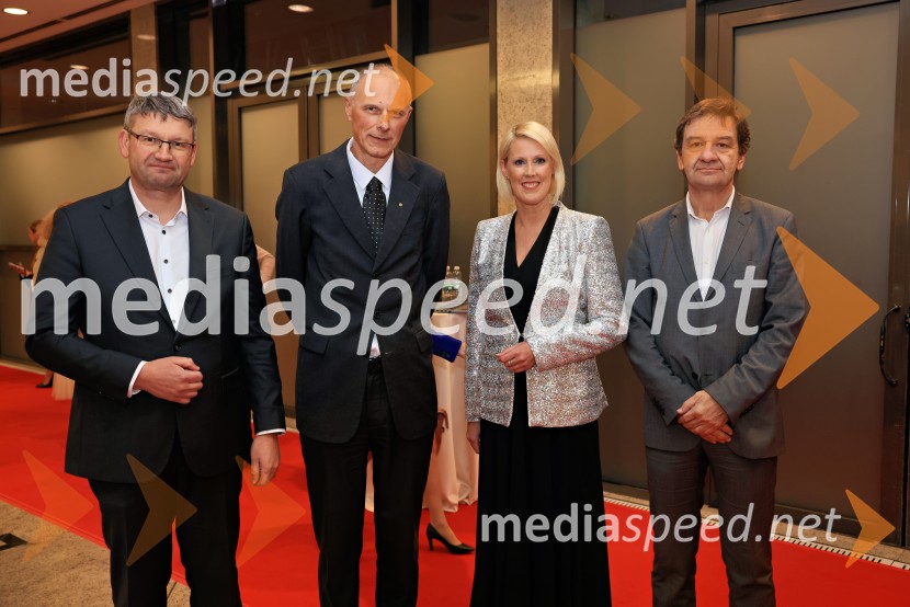  Matjaž Čemažar; mag. Iztok Seljak, predsednik, Združenje Manager;  Petra Juvančič, izvršna direktorica, Združenje Manager;  Domel Simon VrhunecFranjo Bobinac je prejemnik priznanja za življenjsko delo na področju managementa 2024