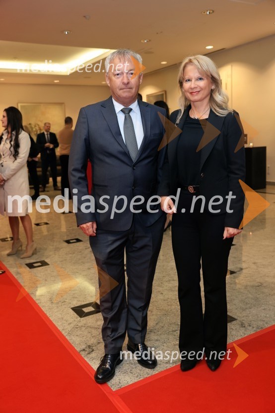  Dušan Olaj, Duol d.o.o., prejemnik nagrade GZS 2018; mag. Maja Pak Olaj, direktorica, Slovenska turistična organizacijaFranjo Bobinac je prejemnik priznanja za življenjsko delo na področju managementa 2024