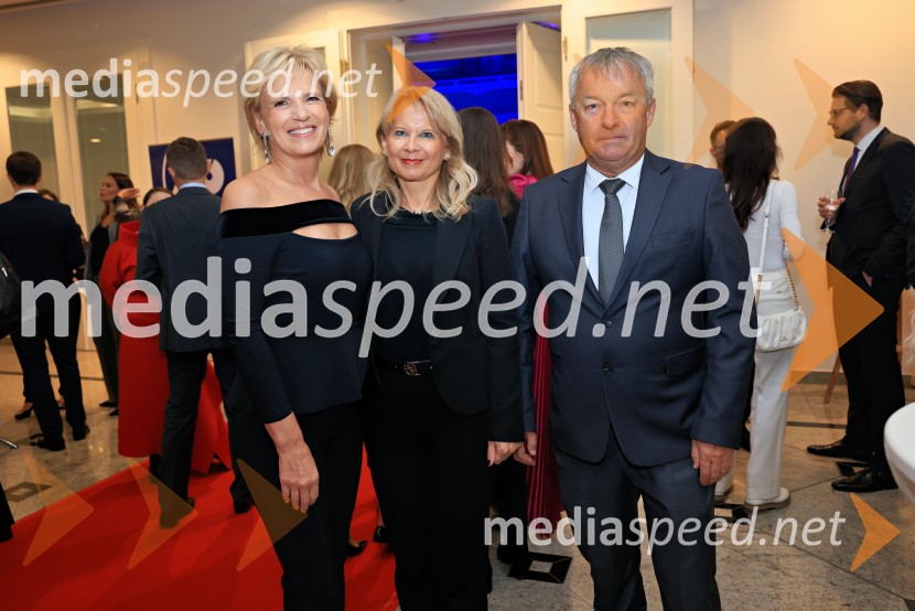  Aleša Mižigoj, direktorica Medex, d. o. o.; mag. Maja Pak Olaj, direktorica, Slovenska turistična organizacija;  Dušan Olaj, Duol d.o.o., prejemnik nagrade GZS 2018Franjo Bobinac je prejemnik priznanja za življenjsko delo na področju managementa 2024