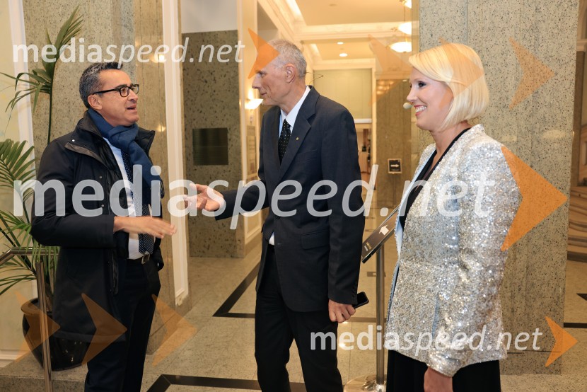  Luigi Fuzio, predsednik uprave, Intesa Sanpaolo Bank; mag. Iztok Seljak, predsednik, Združenje Manager;  Petra Juvančič, izvršna direktorica, Združenje ManagerFranjo Bobinac je prejemnik priznanja za življenjsko delo na področju managementa 2024