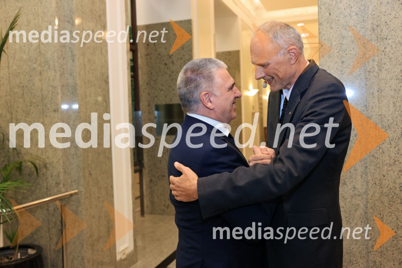  Marko Lotrič, predsednik, Državni svet; mag. Iztok Seljak, predsednik, Združenje ManagerFranjo Bobinac je prejemnik priznanja za življenjsko delo na področju managementa 2024