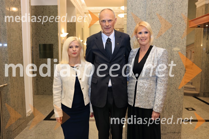  Ksenija Klampfer, ministrica za digitalno preobrazbo; mag. Iztok Seljak, predsednik, Združenje Manager;  Petra Juvančič, izvršna direktorica, Združenje ManagerFranjo Bobinac je prejemnik priznanja za življenjsko delo na področju managementa 2024
