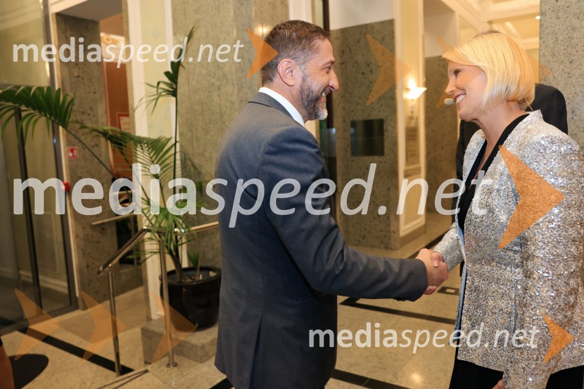 Klemen Boštjančič, minister za finance;  Petra Juvančič, izvršna direktorica, Združenje ManagerFranjo Bobinac je prejemnik priznanja za življenjsko delo na področju managementa 2024