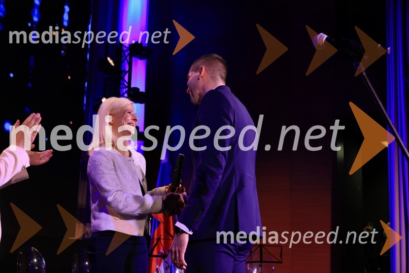  Ksenija Klampfer, ministrica za digitalno preobrazboFranjo Bobinac je prejemnik priznanja za življenjsko delo na področju managementa 2024