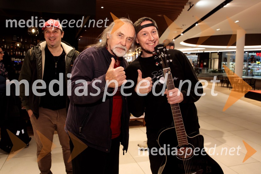  ... ;  Dragan  Bulič, glasbeni urednik;  Marko Soršak-Soki, bobnar, skupina Elvis JacksonBob Dylan: Popolni neznanec, premiera v Cineplexx Ljubljana