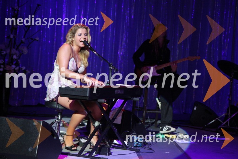 Neisha, pevkaNeisha in Massimo Savič, koncert v Casino Mond