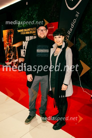  Cassie Kagen, frizerka;  Tomi Meglič, glasbenik, pevec skupine SiddhartaBob Dylan: Popolni neznanec, premiera v Cineplexx Ljubljana