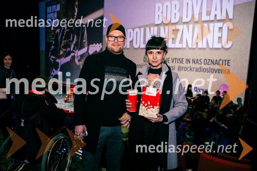  Tomi Meglič, glasbenik, pevec skupine Siddharta;  Cassie Kagen, frizerkaBob Dylan: Popolni neznanec, premiera v Cineplexx Ljubljana