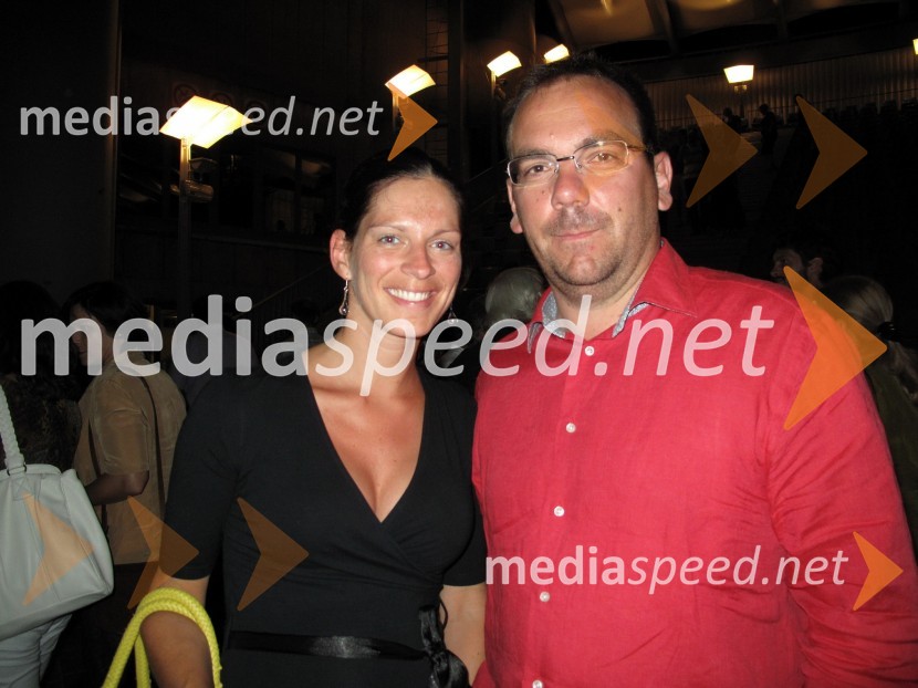 Andrej Bizjak, direktor teniškega turnirja Portorož in Urška KarižKaligula, gledališka predstava