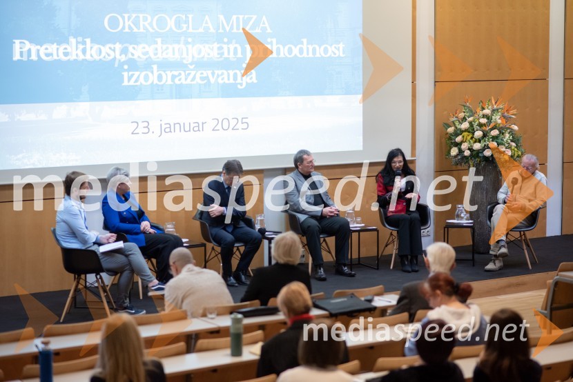  Klemen Tršinar; dr. Aida  Kamišalić Latifić,  Fakulteta za elektrotehniko, računalništvo in informatiko, Univerza v Mariboru; prof. dr. Zdravko Kačič, rektor Univerze v Mariboru;  Mojmir Flisek, rektor UM;  Ana Vovk, visokošolska učiteljica na Filozofski fakulteti UM; prof. dr.  Danijel Rebolj, profesor, nekdanji rektor, Univerza v MariboruIzobraževanje kot pot do trajnostne prihodnosti na Univerzi v Mariboru