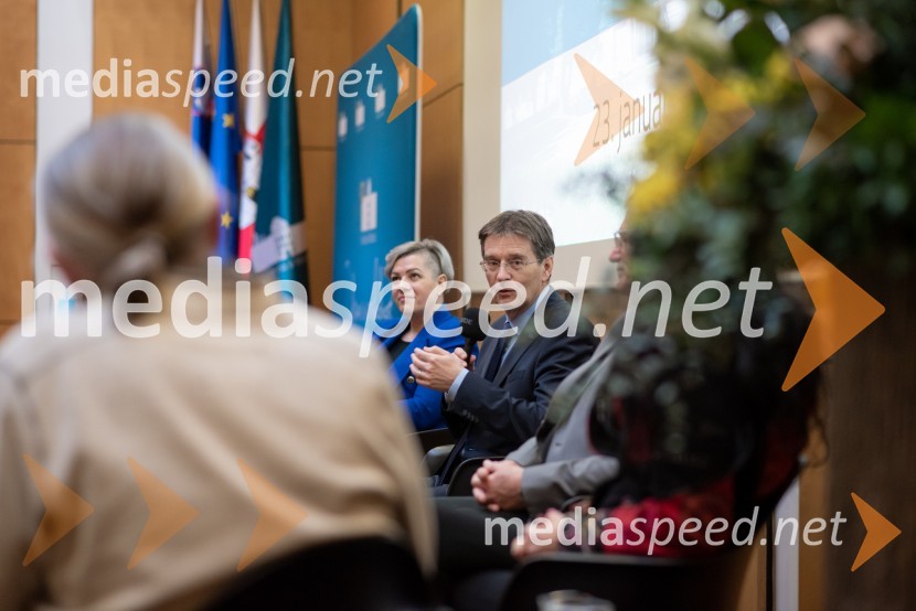 dr. Aida  Kamišalić Latifić,  Fakulteta za elektrotehniko, računalništvo in informatiko, Univerza v Mariboru; prof. dr. Zdravko Kačič, rektor Univerze v MariboruIzobraževanje kot pot do trajnostne prihodnosti na Univerzi v Mariboru