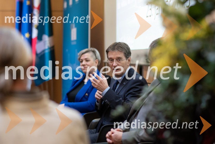 dr. Aida  Kamišalić Latifić,  Fakulteta za elektrotehniko, računalništvo in informatiko, Univerza v Mariboru; prof. dr. Zdravko Kačič, rektor Univerze v MariboruIzobraževanje kot pot do trajnostne prihodnosti na Univerzi v Mariboru