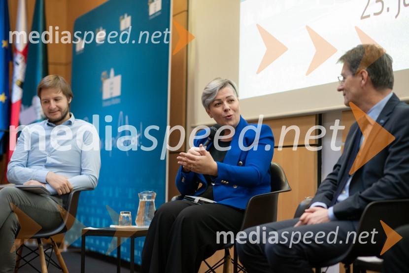 dr. Aida  Kamišalić Latifić,  Fakulteta za elektrotehniko, računalništvo in informatiko, Univerza v Mariboru;  Klemen Tršinar; prof. dr. Zdravko Kačič, rektor Univerze v MariboruIzobraževanje kot pot do trajnostne prihodnosti na Univerzi v Mariboru