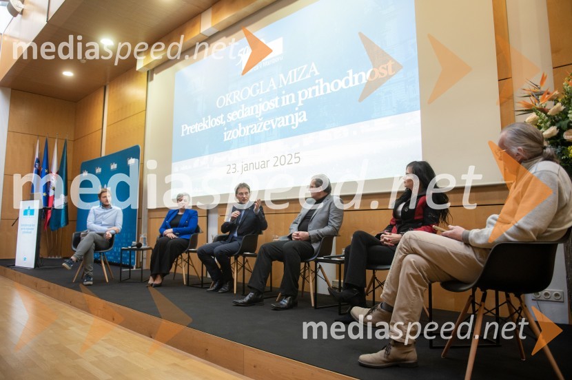  Klemen Tršinar; dr. Aida  Kamišalić Latifić,  Fakulteta za elektrotehniko, računalništvo in informatiko, Univerza v Mariboru; prof. dr. Zdravko Kačič, rektor Univerze v Mariboru;  Mojmir Flisek, rektor UM;  Ana Vovk, visokošolska učiteljica na Filozofski fakulteti UM; prof. dr.  Danijel Rebolj, profesor, nekdanji rektor, Univerza v MariboruIzobraževanje kot pot do trajnostne prihodnosti na Univerzi v Mariboru