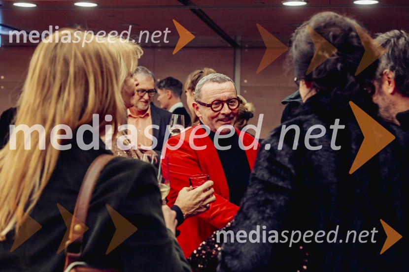 Krešimir  Dolenčić, režiser in gledališki ustvarjalecNetopir, premiera operete v koprodukciji SNG Opera in balet Ljubljana in Cankarjevega doma